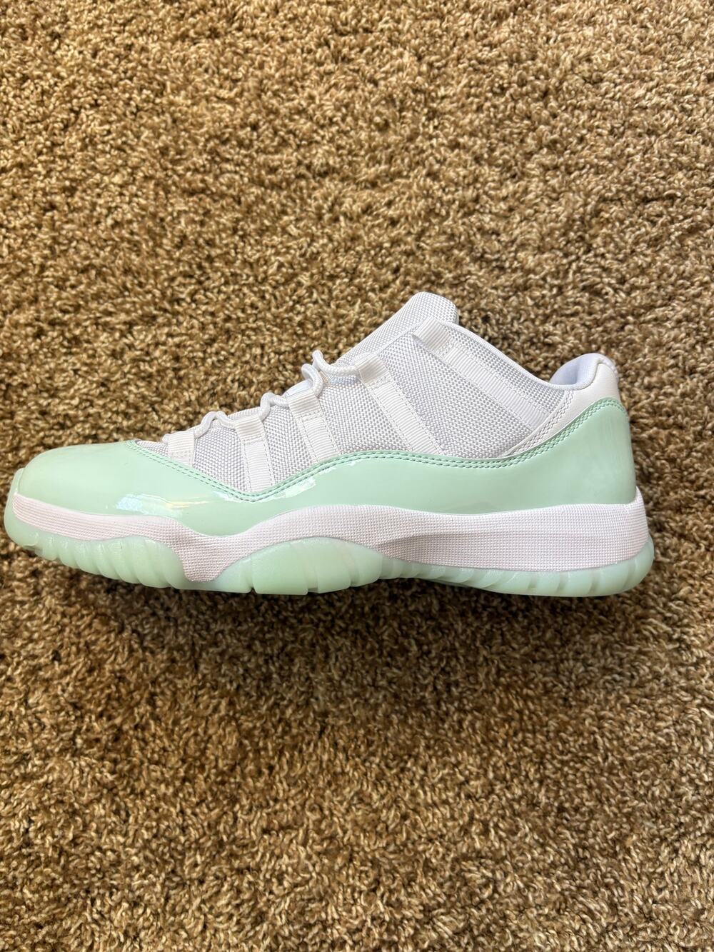 NWOB Air Jordan 11 Retro Low Igloo Shoes AH7860-103 Womens 11.5 Mens 10
